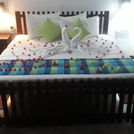Butterfly Jewel Bed & Breakfast Unawatuna Bagian luar foto