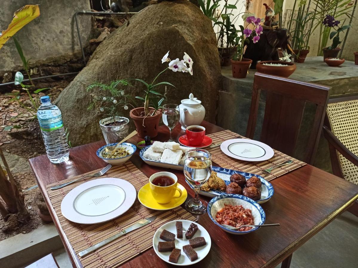 Butterfly Jewel Bed & Breakfast Unawatuna Bagian luar foto