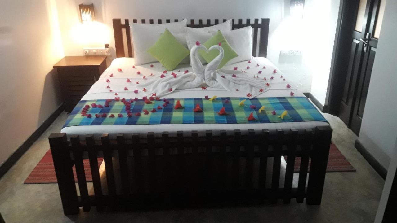 Butterfly Jewel Bed & Breakfast Unawatuna Bagian luar foto