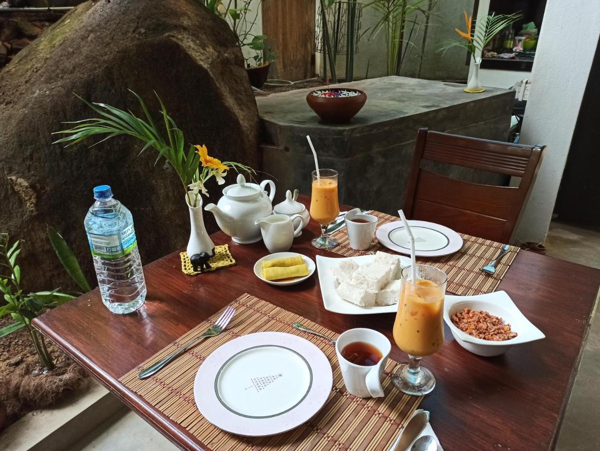 Butterfly Jewel Bed & Breakfast Unawatuna Bagian luar foto